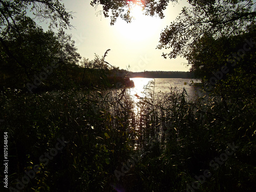 Obraz na płótnie Sonnenaufgang über den Bruchsee im Herbst w salonie