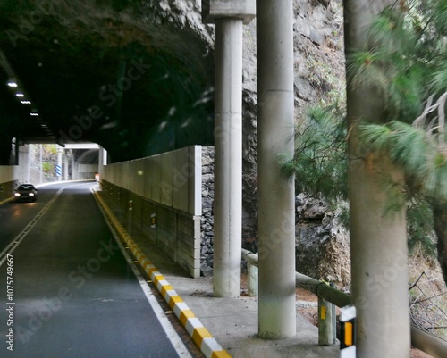 Weg in den Tunnel auf La Gomera