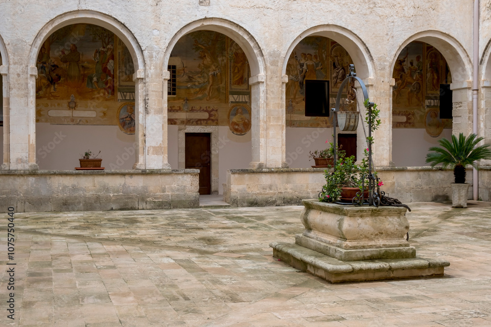 Φωτογραφία Kreuzgang Basilika Santa Caterina d’Alessandria, Franziskanerkirche, Galatina