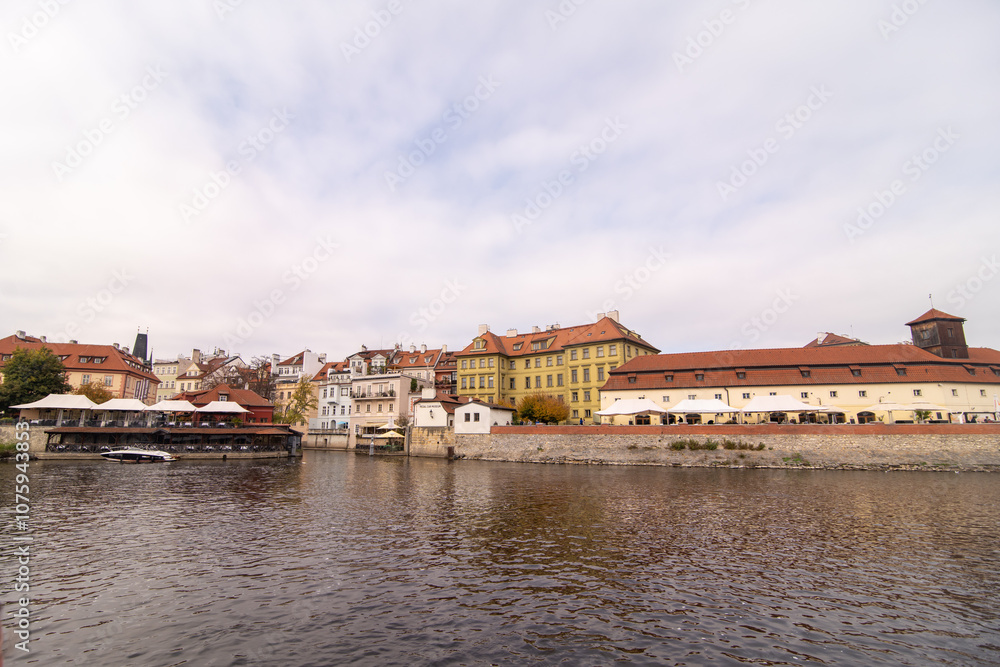 Obraz premium Franz Kafka Museum Prague. View from Vltava River