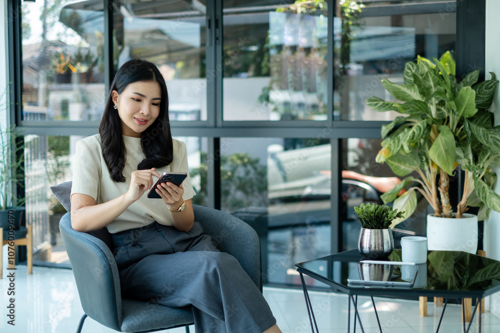 Female CEO in casual wear smiling and using smartphone working Shown on the digital screen analyze and calculate the planning strategy for modern business Female CEO in casual wear smiling and using smartphone working Shown on the digital screen analyze and calculate the planning strategy for modern business