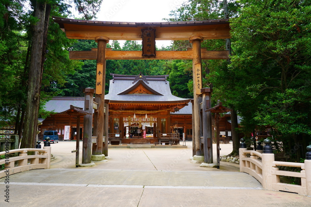 Naklejka premium 安曇野の穂高神社の鳥居