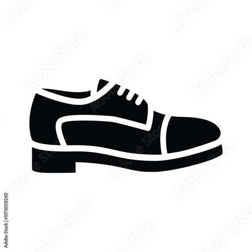 Classic shoe with low heel and lace closure
