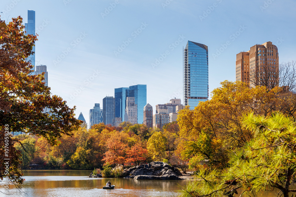 Naklejka premium Central Park in New York City on a sunny autumn