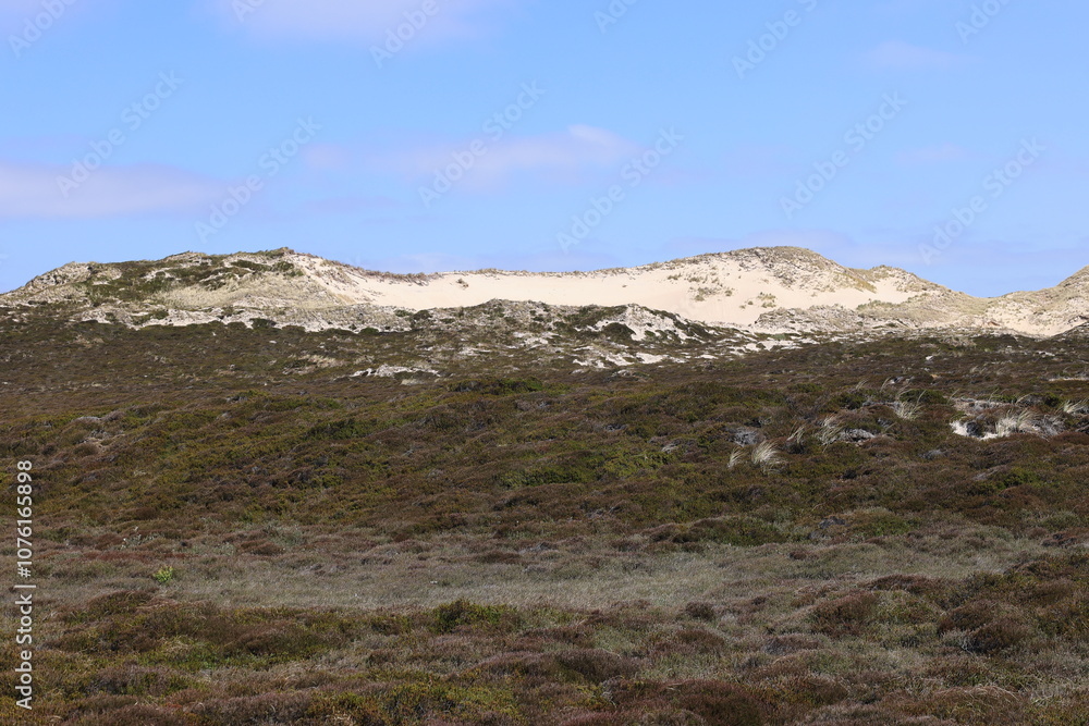 Blick auf die Küstenlandschaft am sogenannten Ellenbogen der Insel Sylt bei List Blick auf die Küstenlandschaft am sogenannten Ellenbogen der Insel Sylt bei List