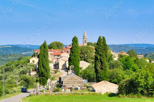 Obraz na płótnie panoramic view of the village of Draguc Croatia w salonie