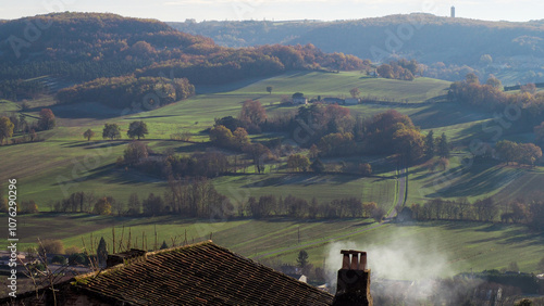 Paysages de campagne dans le Lot-et-Garonne, une matinée hivernale photo