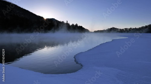 奥日光・厳冬期の湯ノ湖 朝日 01 photo