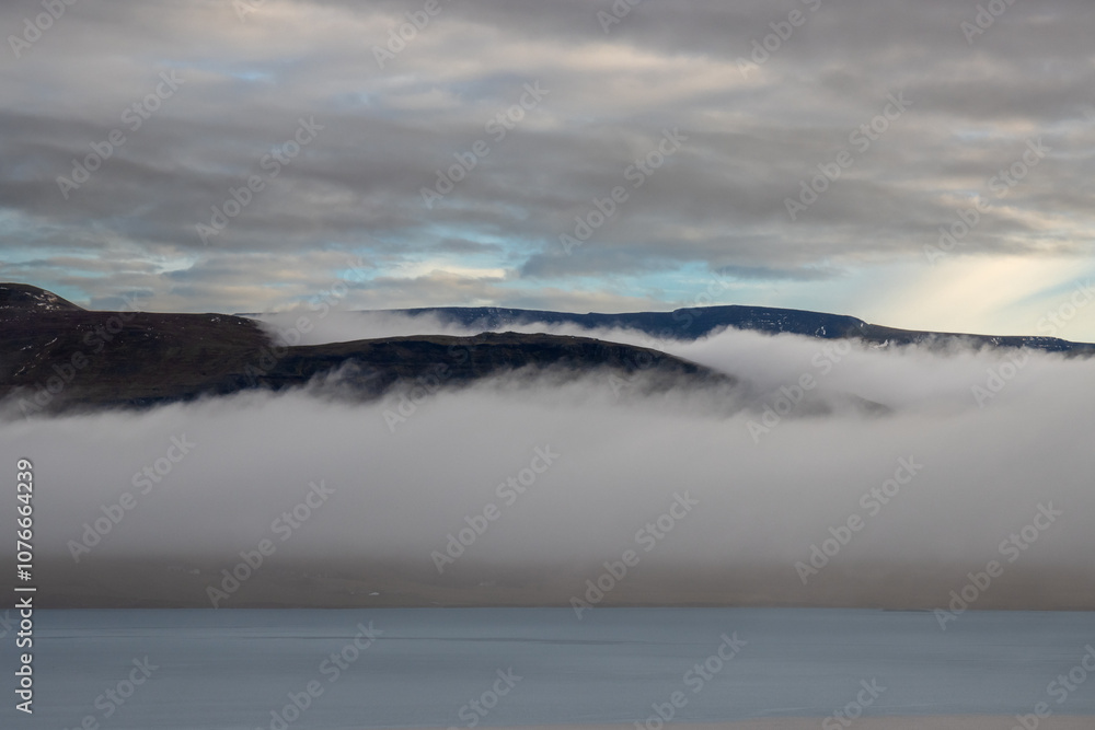 Obraz premium Autumn nature and a fog, Akrafjall, Iceland