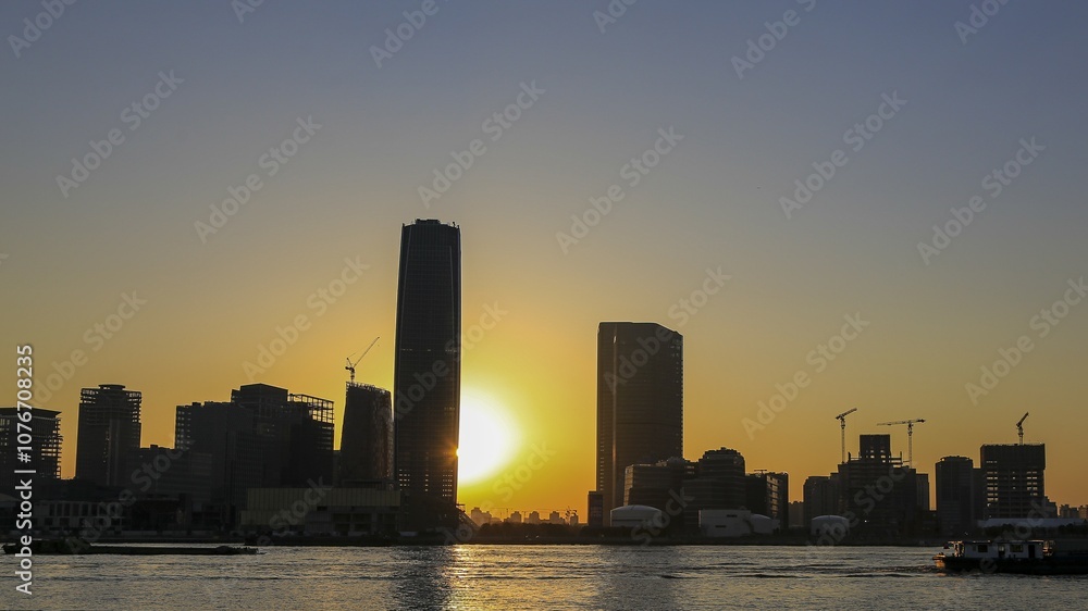 Fototapeta premium city skyline at sunset
