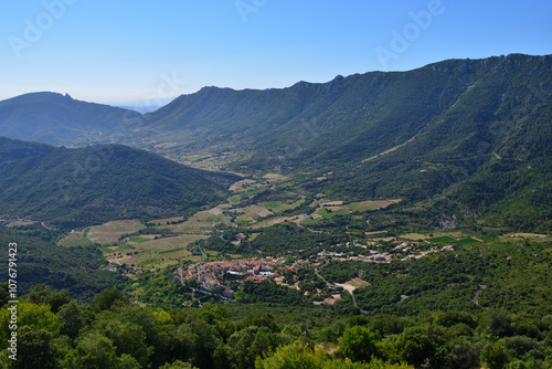 Village near the castle of Peyrepertuse, Pyrenees, France / ペルペルテューズ城の近くの村　ピレネー山脈　フランス　 photo