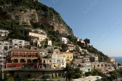 PAESAGGIO URBANO DI POSITANO,COSTIERA AMALFITANA,ITALIA,10 NOVEMBRE 2024.