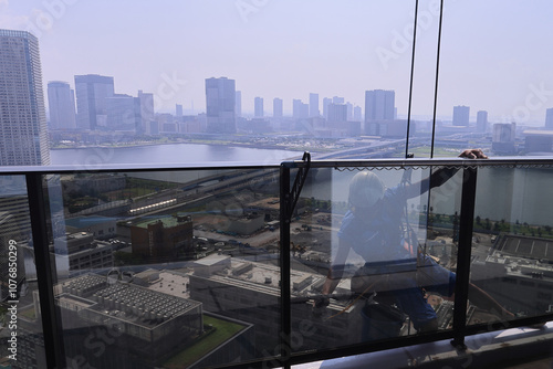 タワマンの窓拭き清掃