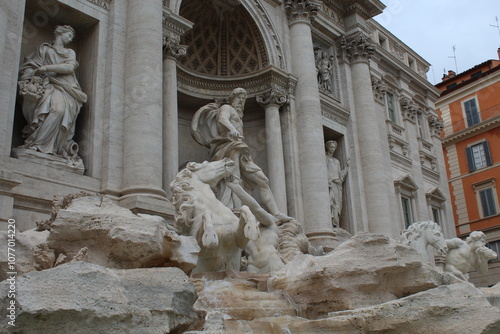 trevi fountain photo