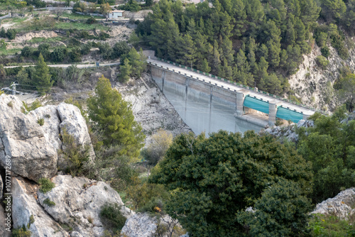 Konstfotografi Presa de embalse en cotas minimas de agua