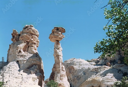 A photo of an unknown rock formation in Utah.