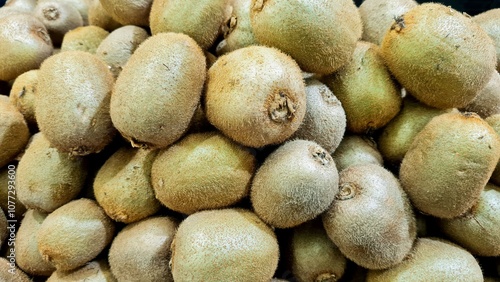 Ripe kiwi fruits in large quantities on the store counter, close-up