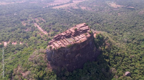 Le rocher du Lion vu du ciel, site archéologique de l'ancien royaume du Sri Lanka