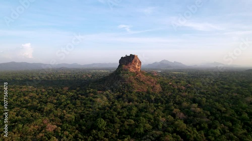 Le rocher du Lion vu du ciel, site archéologique de l'ancien royaume du Sri Lanka