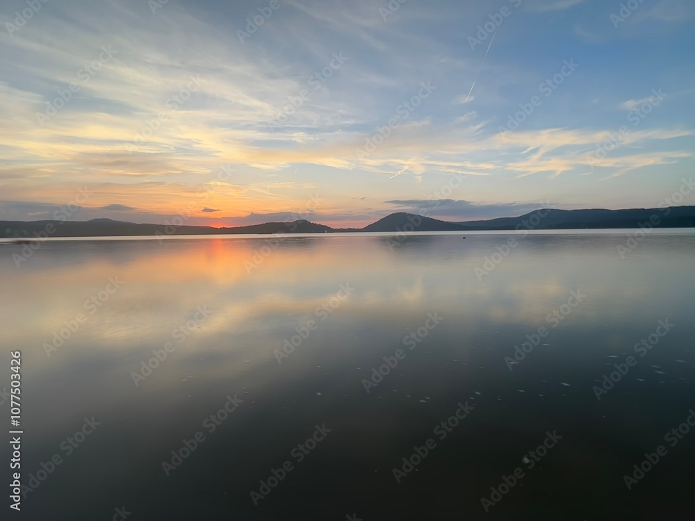 Fototapeta premium sunrise over the lake