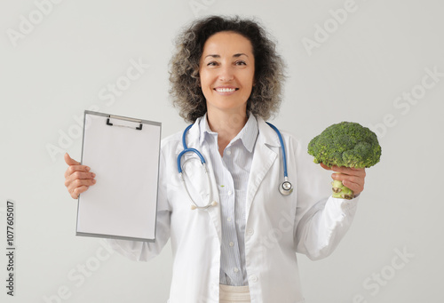 Mature female nutritionist ...