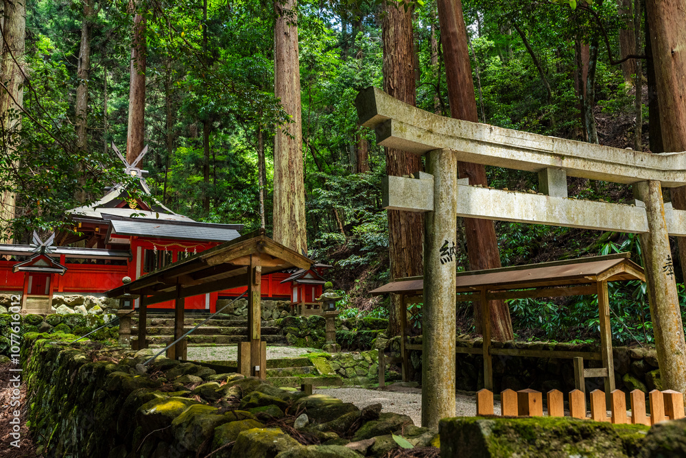 Naklejka premium 龍穴神社本殿 奈良県宇陀市室生