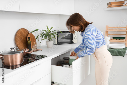 Young woman taking cooking ...