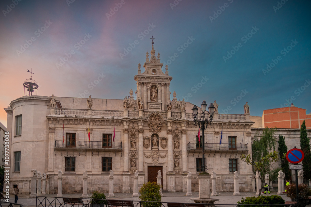 Naklejka premium Valladolid ciudad histórica y cultural de la vieja europa. valladolid ciudad histórica y cultural de españa con un gran patrimonio histórico