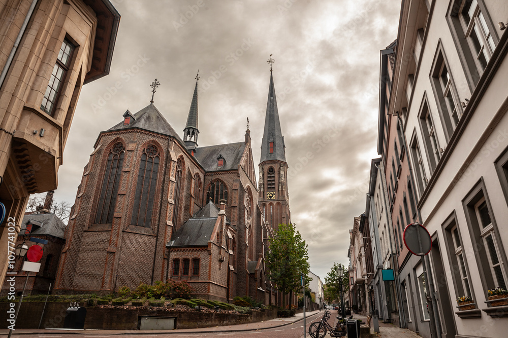 Φωτογραφία Sint Pauluskerk (Saint Paul Church) in Vaals, Limburg, Netherlands, stands prominently in the village center
