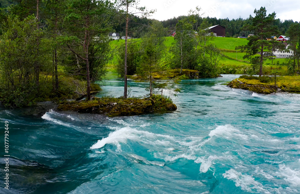 Naklejka premium A beautiful and scenic turquoise river gracefully flowing through a lush green landscape