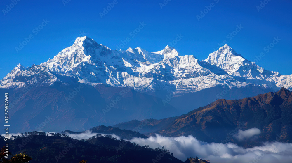 Obraz premium Clear sky above snow-capped mountains, the peaks shimmering in the crisp morning light