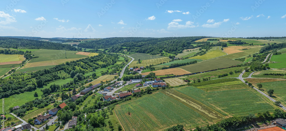 Blick auf den Weinort Markelsheim, Stadtteil von Bad Mergentheim in Tauberfranken Blick auf den Weinort Markelsheim, Stadtteil von Bad Mergentheim in Tauberfranken