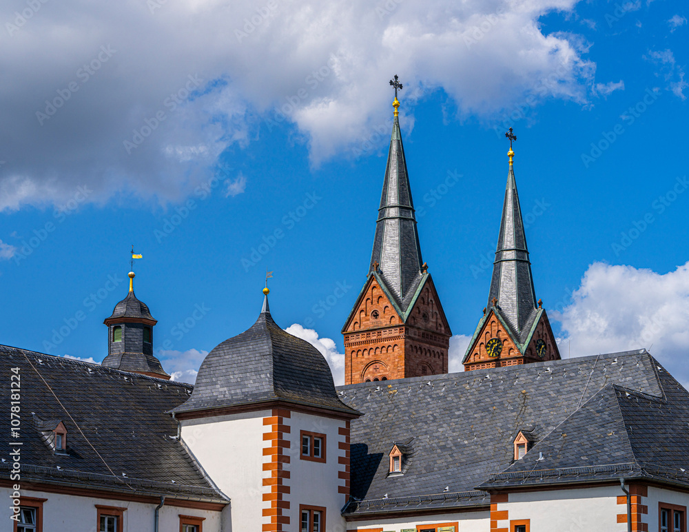 Einhard-Basilika St. Marcellinus und Petrus mit der Klosteranlage und dem Barockgarten, Seligenstadt, Hessen, Deutschland