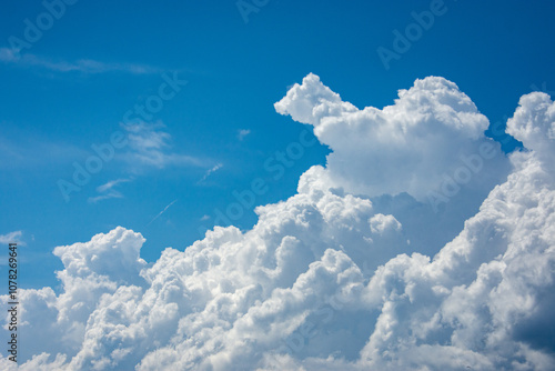 Foto beau et gros  nuage d'été