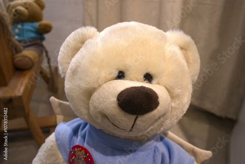 lachender weißer Teddybär