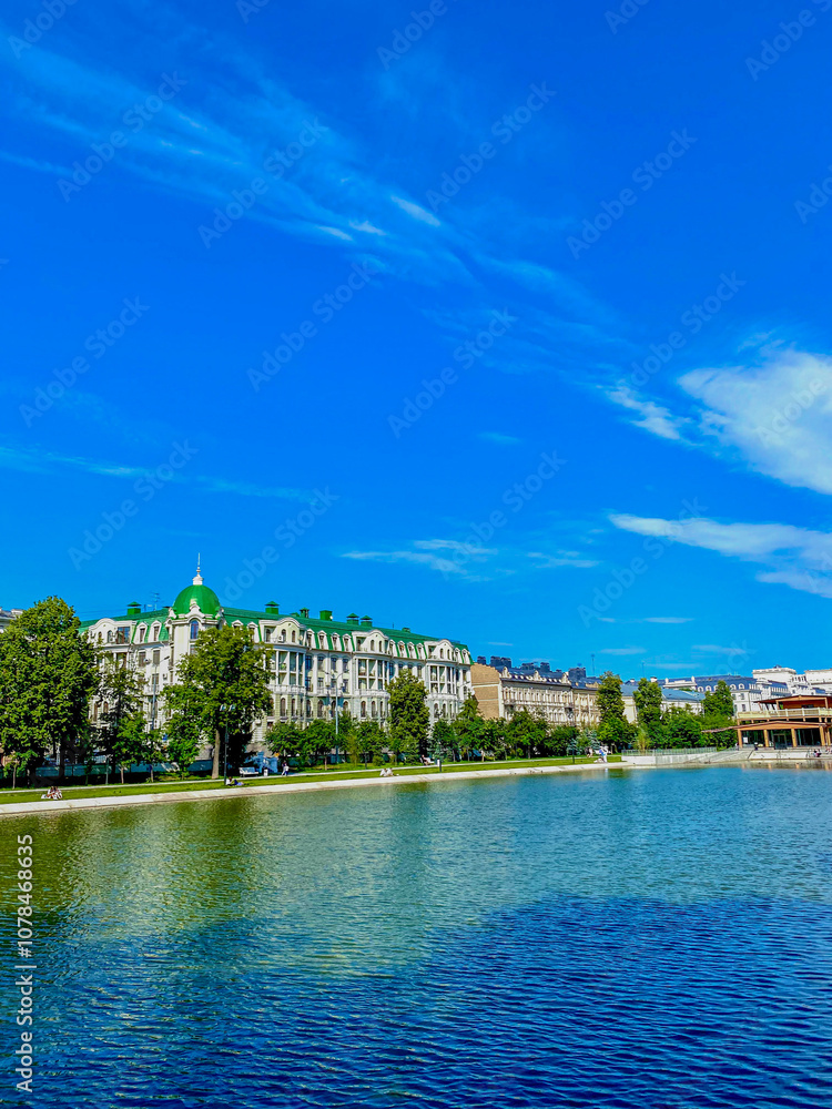 Obraz premium Beautiful view of the river in the city