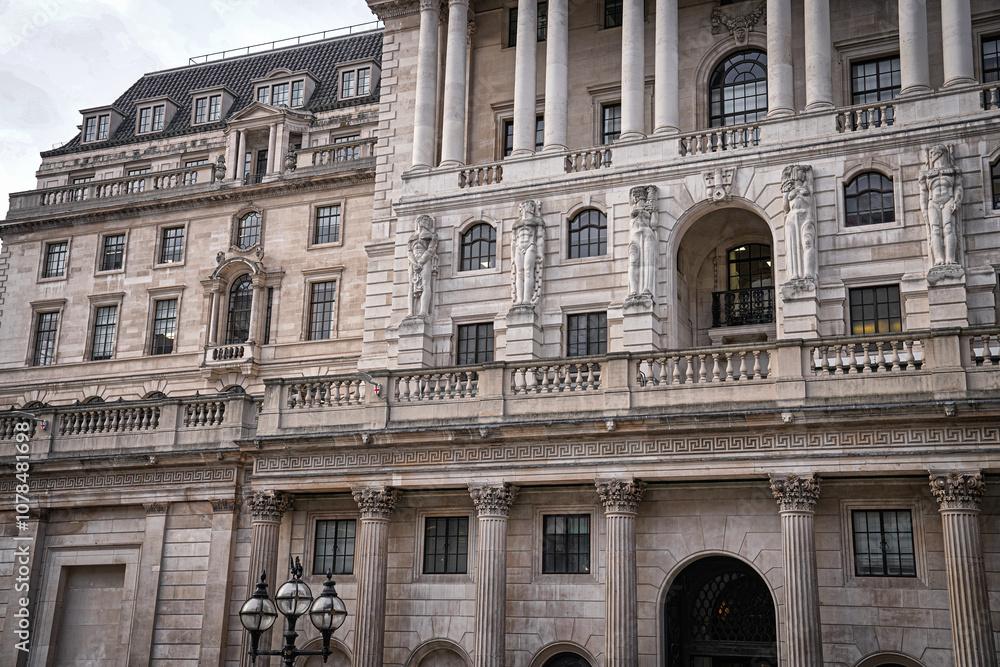 Obraz premium The Bank Of England Building Facade, Threadneedle Street View, East London Financial District, Iconic British Architecture, England, United Kingdom