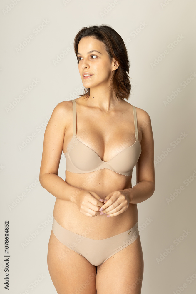 Fototapeta premium Confident Studio Portrait of a Stylish Woman Model – Professional Fashion Shoot with Natural Poses, Expressive Look, Clean Background – Diversity, Beauty, Elegance, Authentic Presence