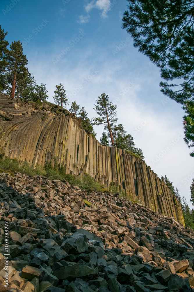 Fototapeta premium Volcanic Hexagons rock formations in California’s Devil’s Postpiles National Monument. Incredible volcanic hexagons poles standing tall