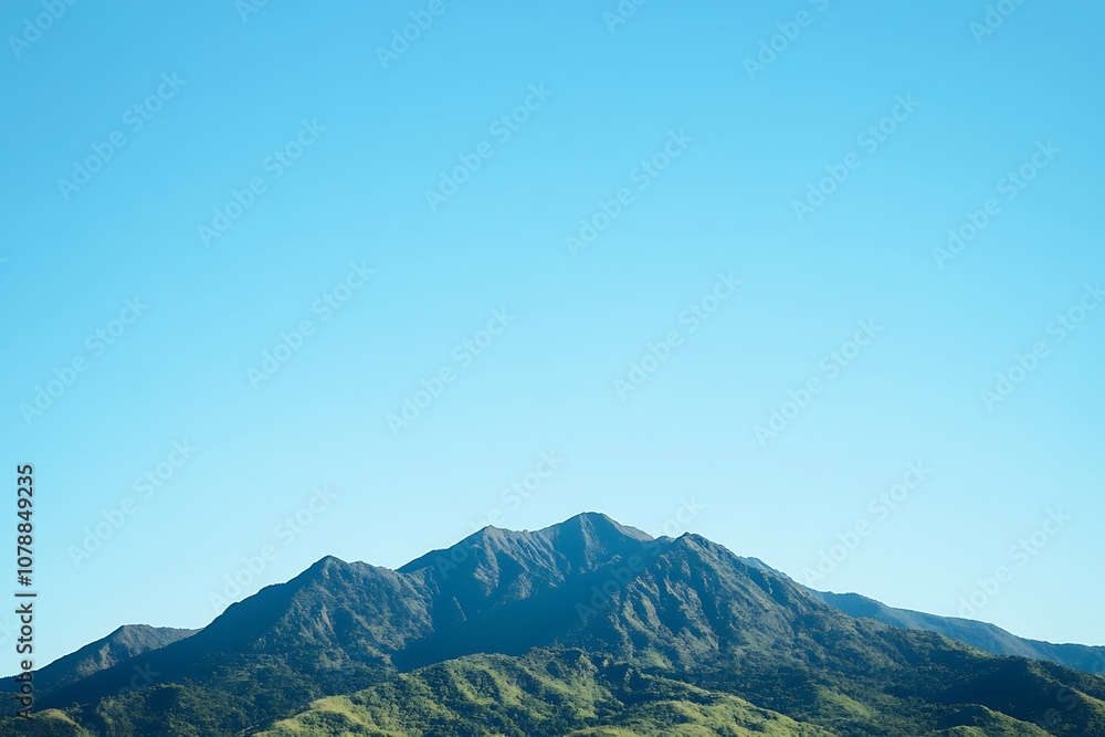 Obraz premium A breathtaking mountain range with a clear blue sky. Perfect for adventure and travel-themed projects.