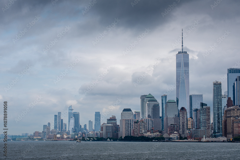 Fototapeta premium Stormy weather panorama in New York city