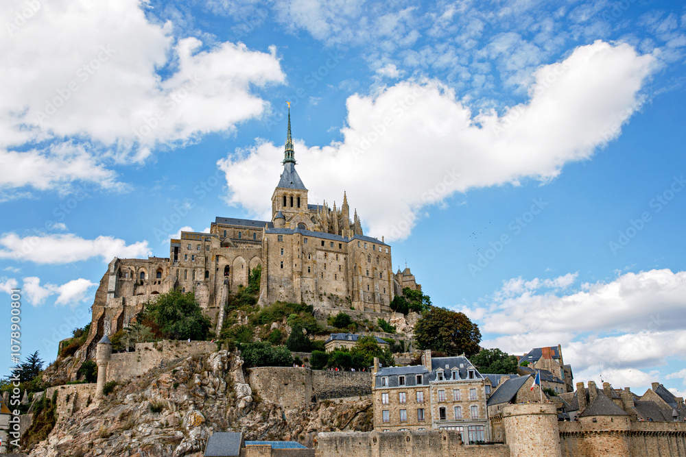 Obraz premium Panorama of Mont Saint Michele abbey in a beautiful summer day, France