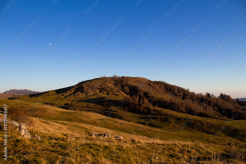 collina sotto la luna collina sotto la luna