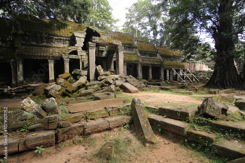 Angkor Wat, Cambodia photo