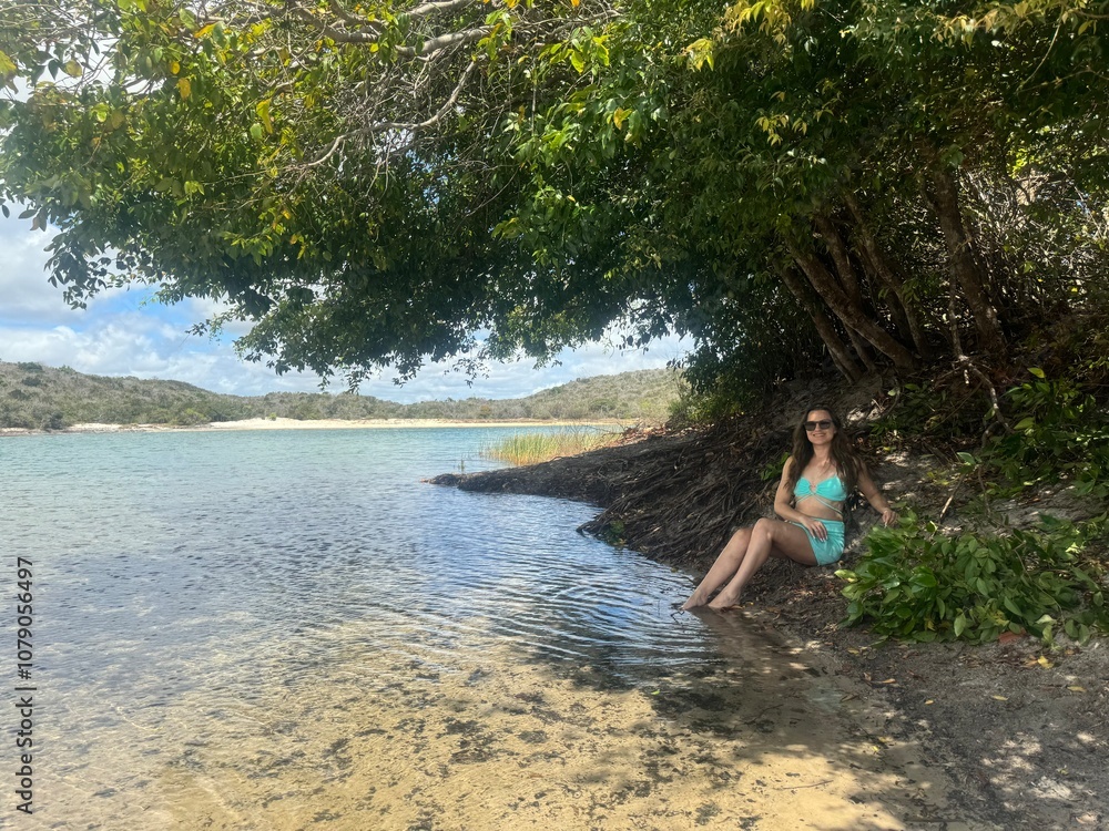 mulher de férias na praia mulher de férias na praia