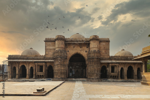 Bai Harir Sultani Mosque, during the evening.