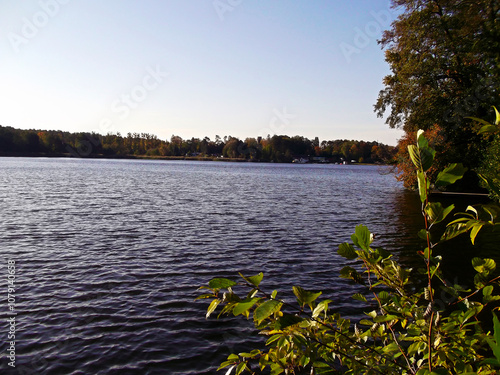 Obraz na płótnie Ein See am Morgen im Herbst in der Uckermark w salonie