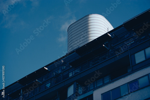 Canvas Print Low angle of a building against the sky