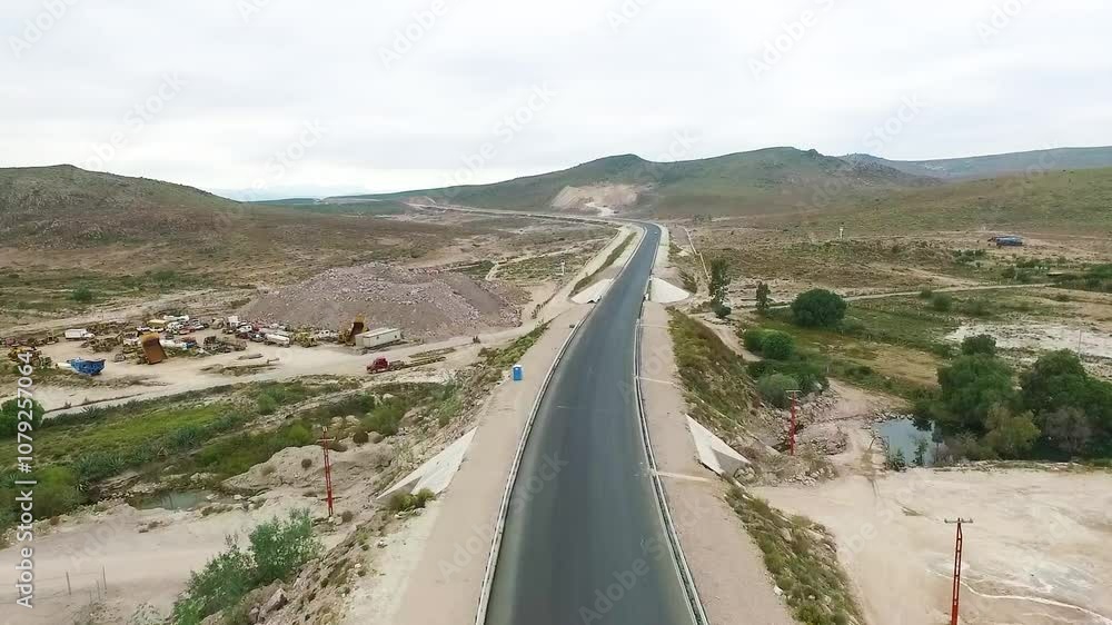 recorrido de una camino en carretera en un paisaje árido recorrido de una camino en carretera en un paisaje árido