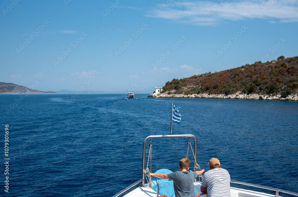 Obraz premium Father and son enjoying a boat trip in the greek islands